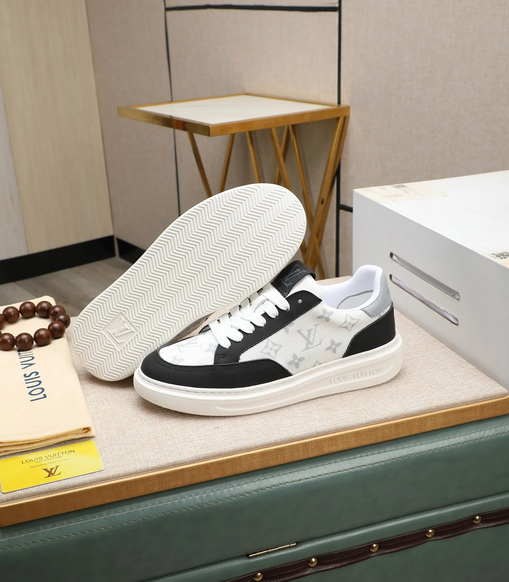 Men's shoes 💰540 💰(Niuli: full package) louis vuitton (Louis Vuitton/lv) top 🔍🔍 new models are on sale at the same time at the counter. The upper 🇮🇹 is imported from Italy, first-layer cowhide, and the lining is fully imported cowhide. 💪💪, completely 1⃣️ to 1 ⃣️Re-engraved🇮🇹💪💪, ⚠Sole: The original sole is specially provided by the original factory, the exclusive movable molded sole is super comfortable, ⚠The original factory follows the order, 🔍🔍high quality, you can enter and exit the counter at will, welcome to compare⚠. Code number:38-44